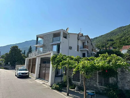 House on the first line by the sea in Herceg Novi, Baosici — photo 3